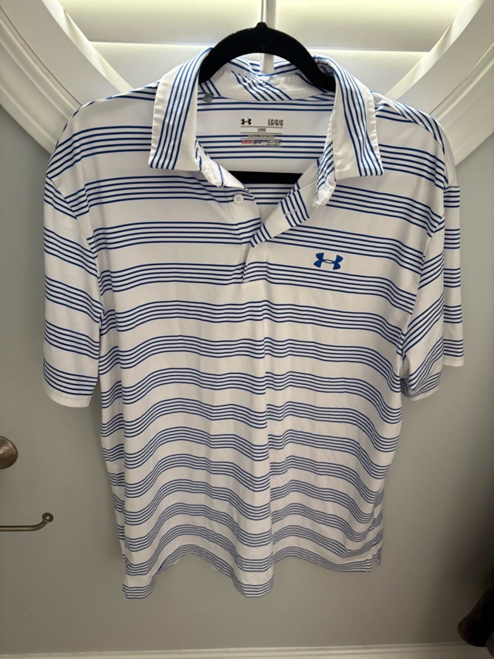 white and blue striped Under Armour Performance Stripe golf polo shirt sz Large